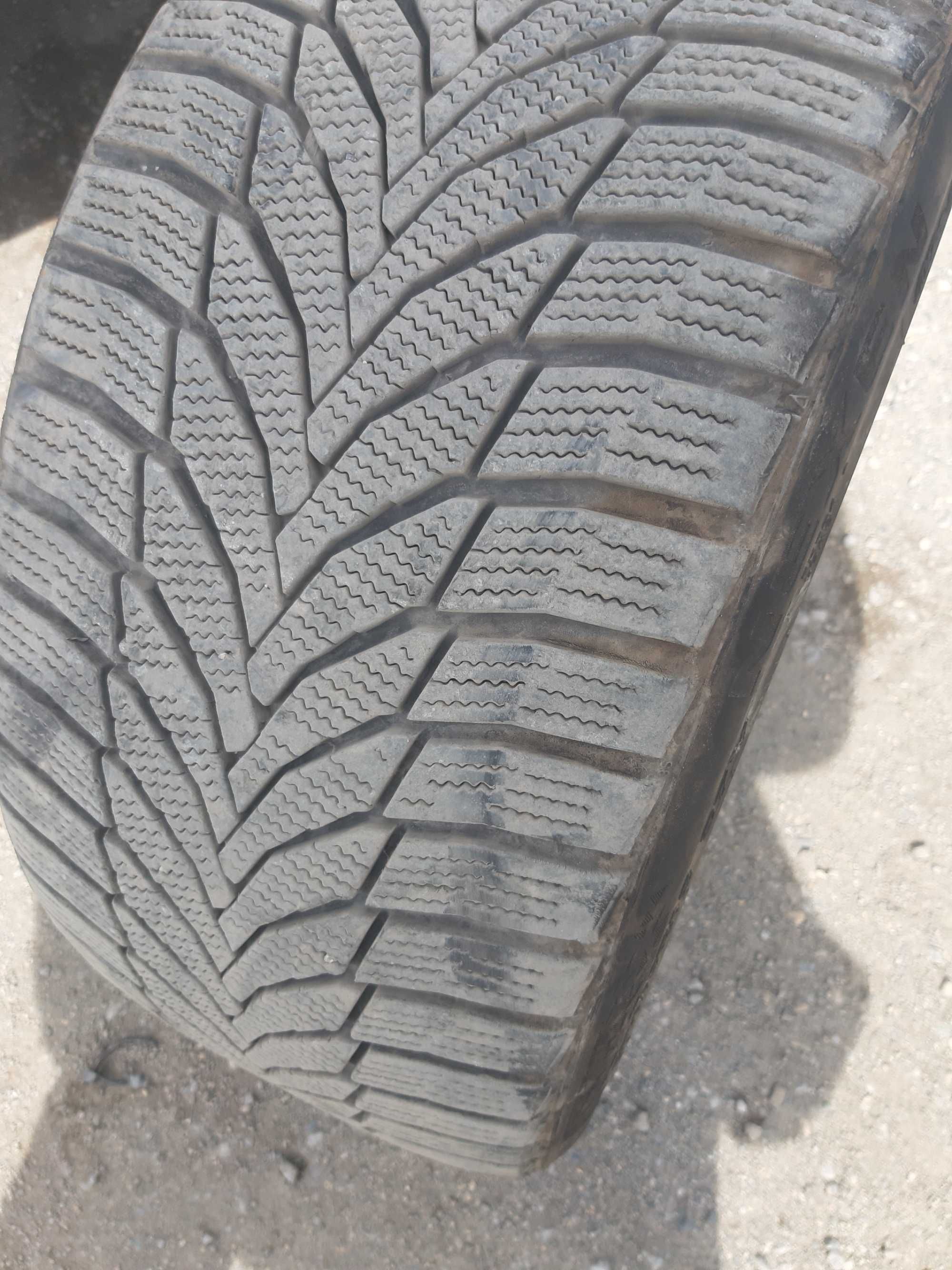 Гума  245/40  R 18