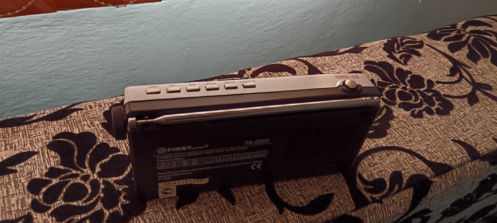 Radio digital FIRST FA2205 9 benzi FM/MW/SW1 - 7 + Ceas cu alarma