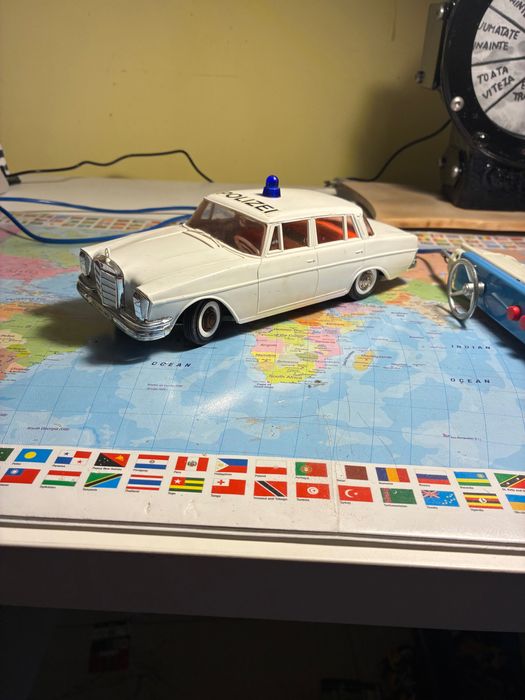 Mașinuța cu telecomandă