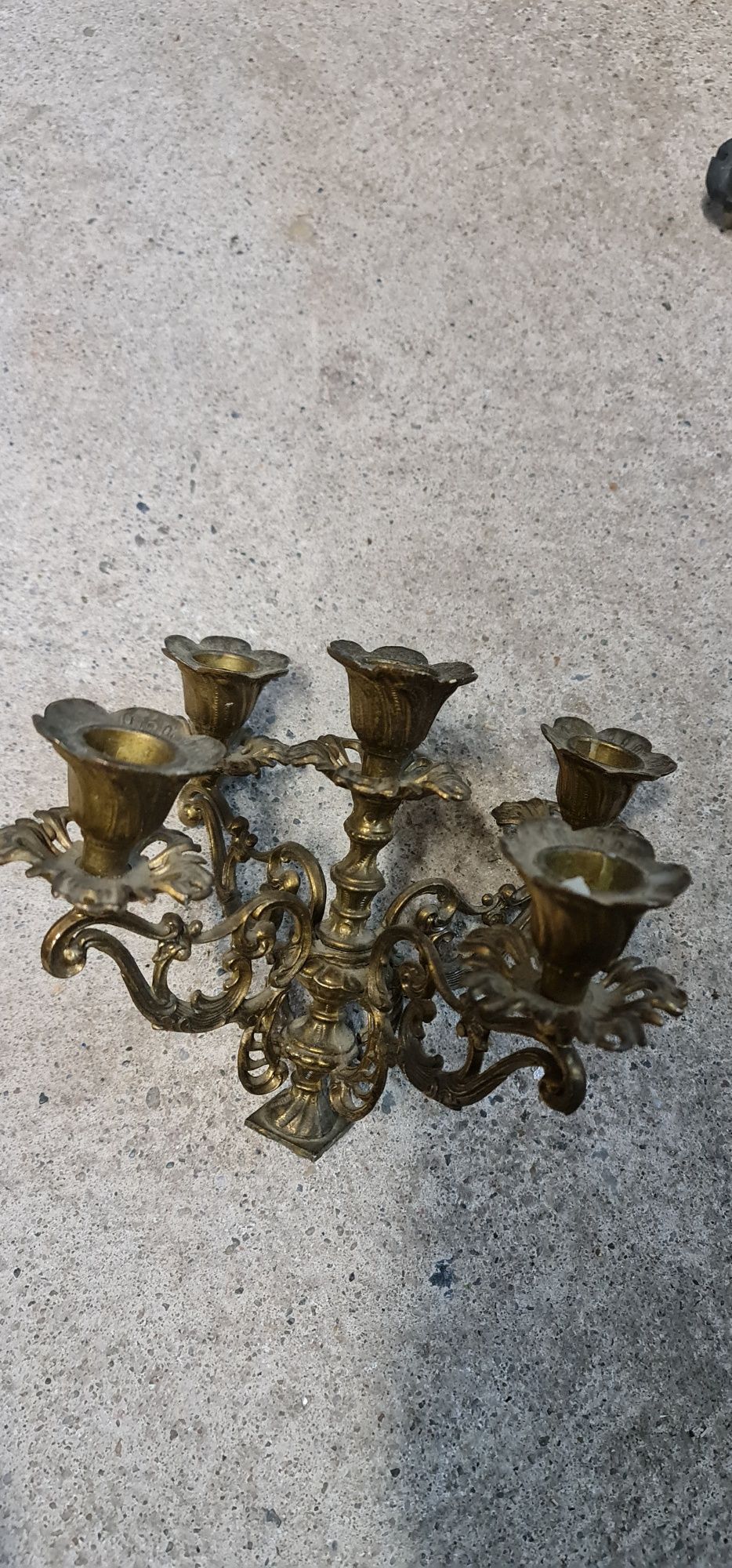 Pahet de obiecte vechi sfesnic in maniera Louis XV cu doua brate

bron
