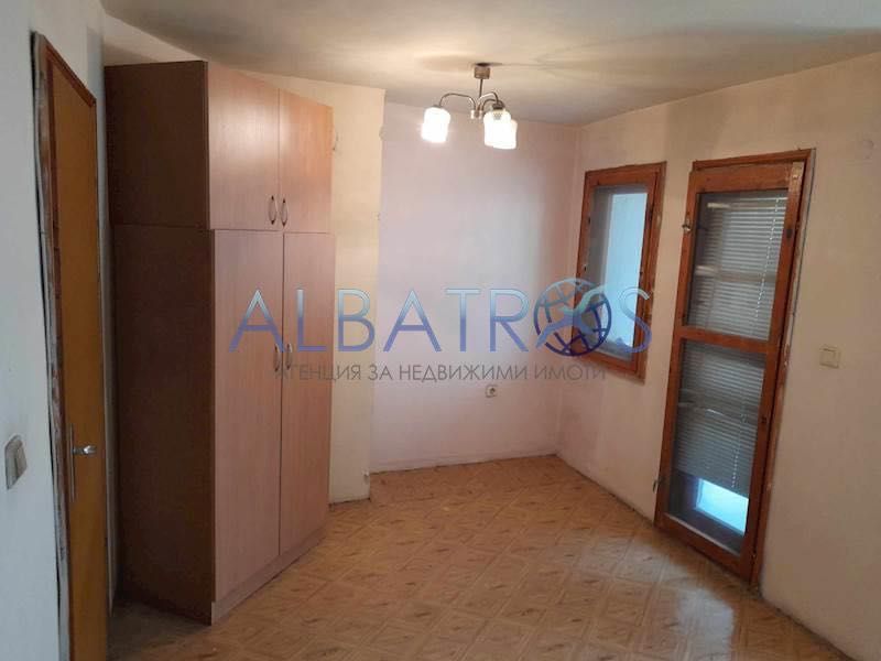 Продава се Тристаен апартамент в Варна, Погреби - 88 кв.м за 1194 €/кв.м - Снимка #2