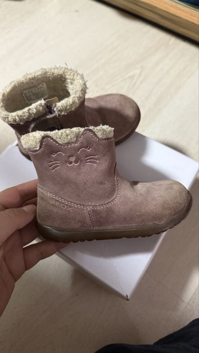 Короткие сапоги для девочки от Geox 22р