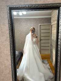 Продам  шикарное свадебное платье