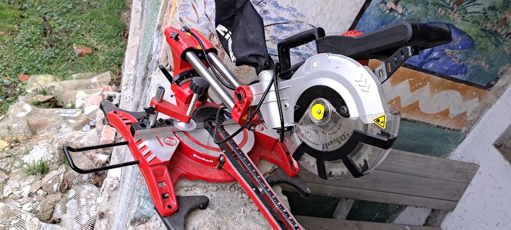 Fierăstrău unghiular einhil folosit de doua ori