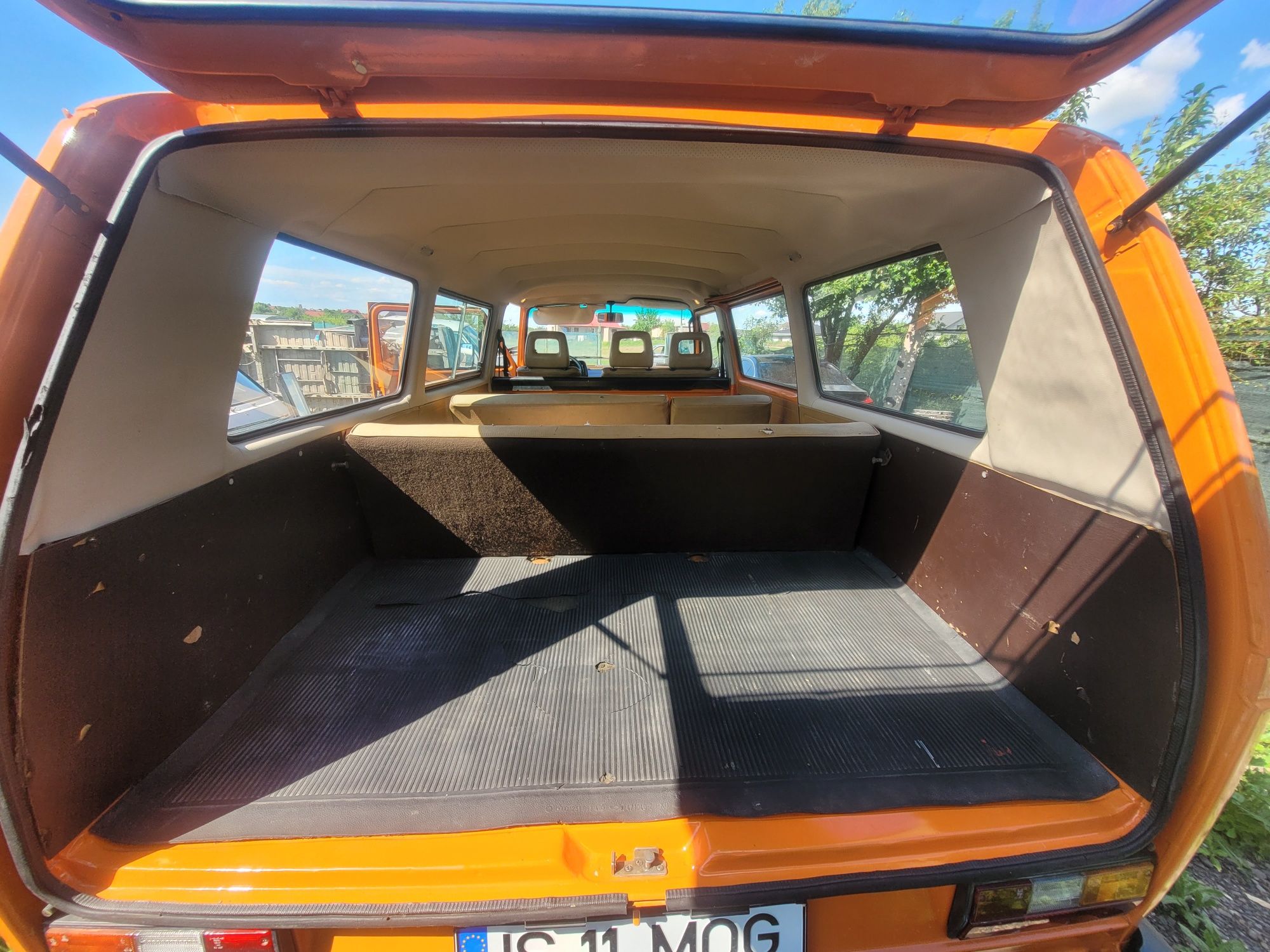 Interior crem volskwagen transporter t3 8+1 locuri