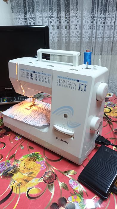 Masina de cusut SILVER CRESTcu butoniera automata si multiple operatii