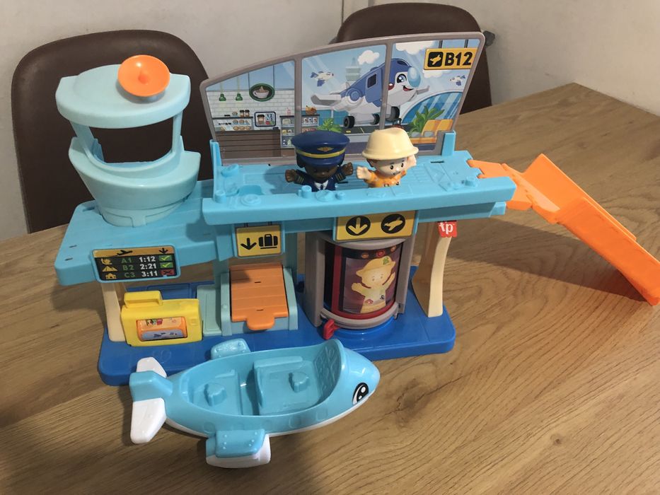 Детска играчка летище Fisher Price