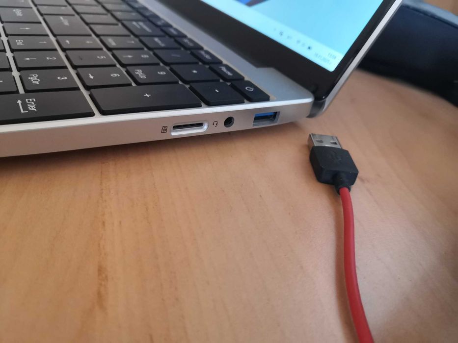 Нов на 1 ден Лаптоп Intel Core i7-6500U 16GB RAM 1TB 2,8Ghz Windows 11