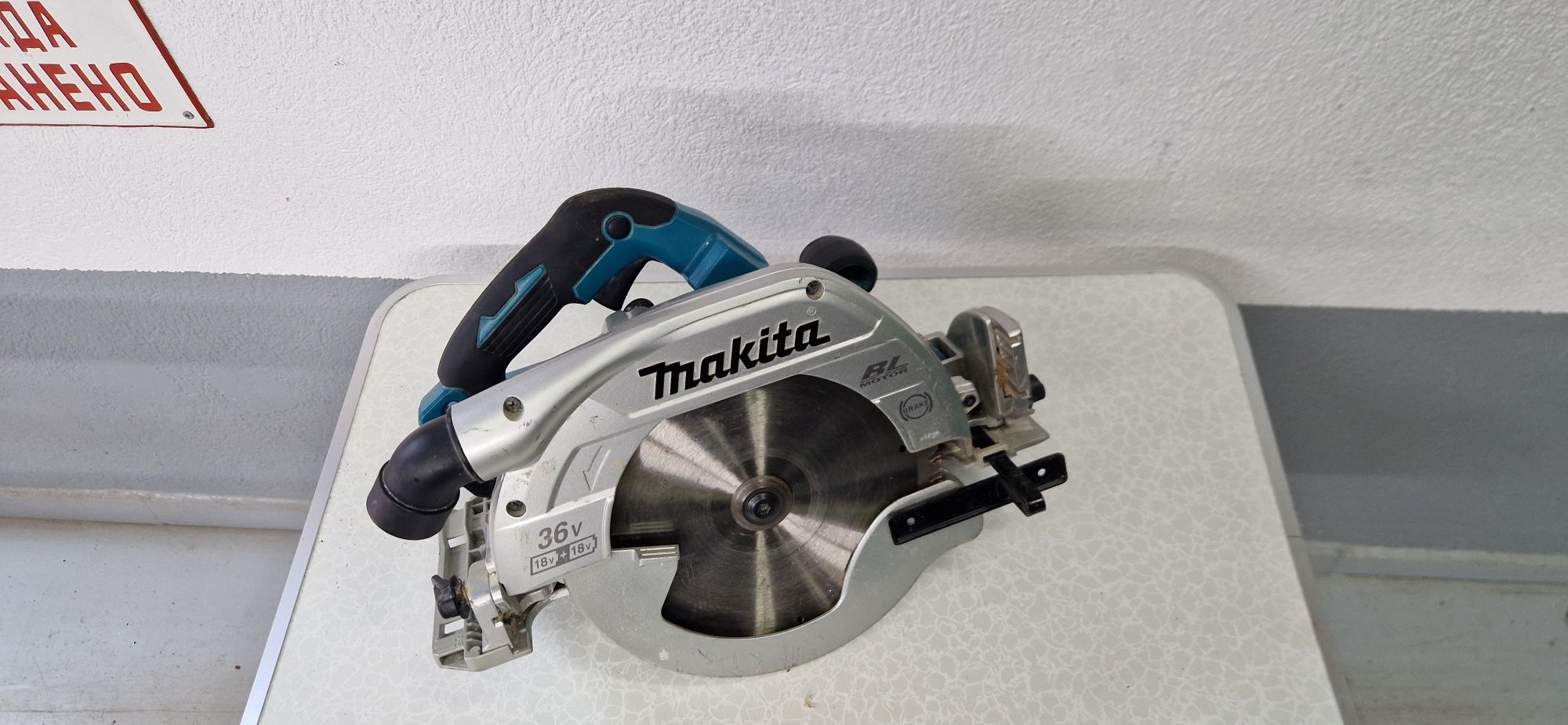 Акумулаторен циркуляр Makita DHS900, 18V+18V, Ф235мм 2х5аh и зарядно