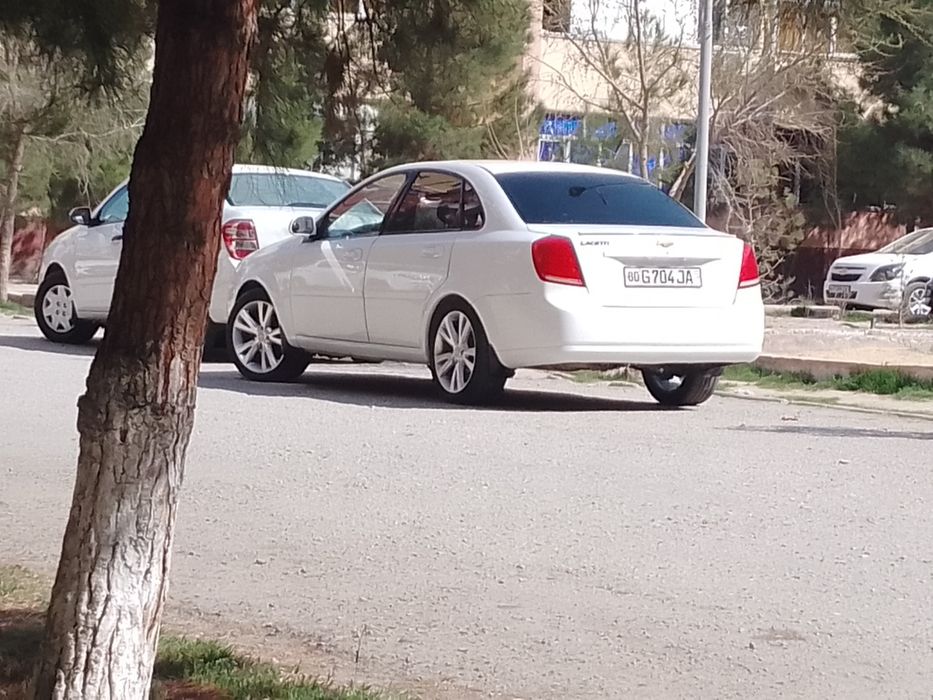 Avtomobil lasettiy
