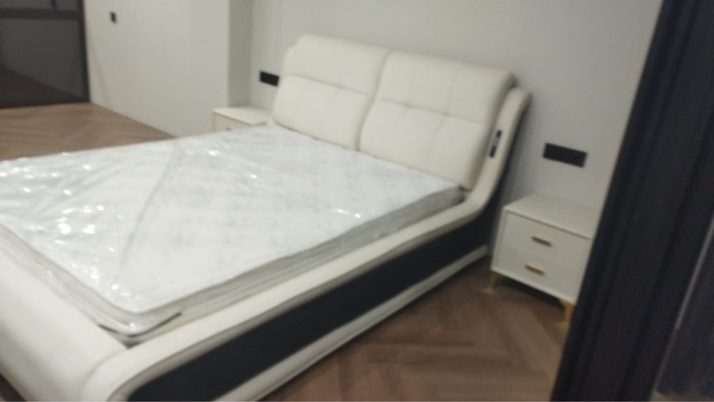 Кровать 150*200 с подьемным механизмом и внутренними шкафами, новая