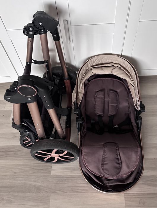 Vând cărucior 2 in 1, cu șezut care se transformă și în landou