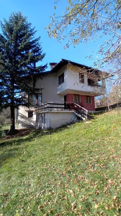 Красива вила в село Стайчовци, община Трън