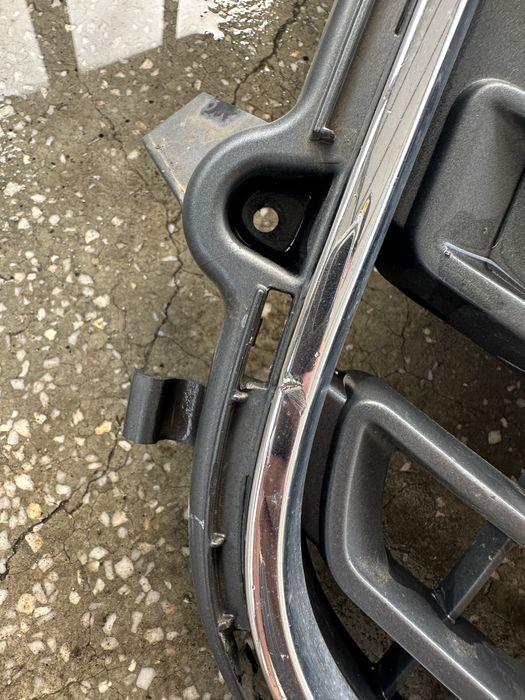 Audi A1 10-14г предна решетка ОЕ