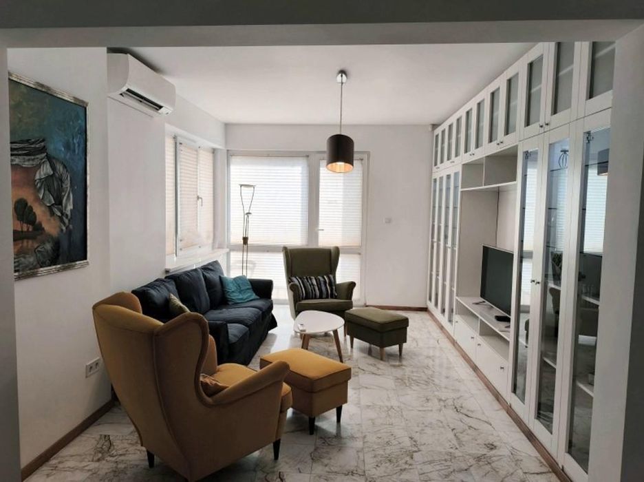 Дава се под наем Тристаен апартамент в София, Център - 103 кв.м за 1250 € - Снимка #1