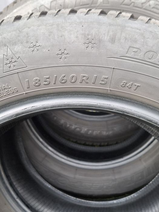 Patru anvelope de iarnă DUNLOP 185 /60 R15
