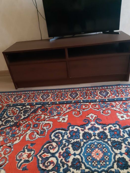 Оригинальная полка Ikea для телевизора