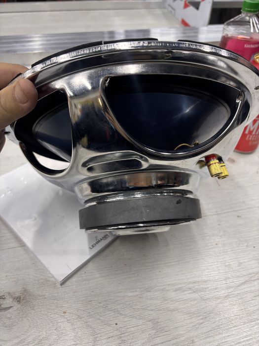 Продавам два говорителя – 12 инча, 4 ома.