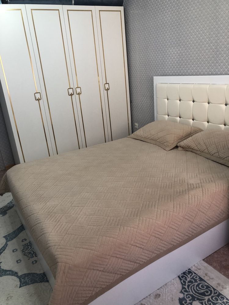 Кровать в спальную