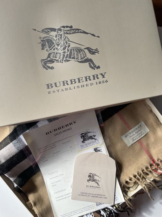 Кашмирен шал в кутия перфектен за подарък *Burb*erry**