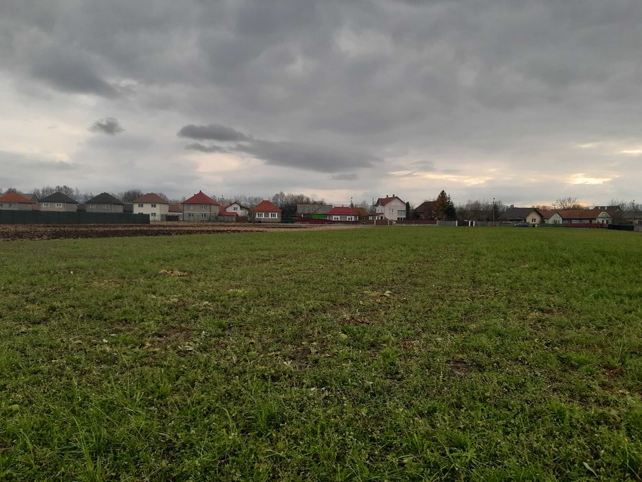 Teren intravilan de vanzare utilitati pozitie buna construibil