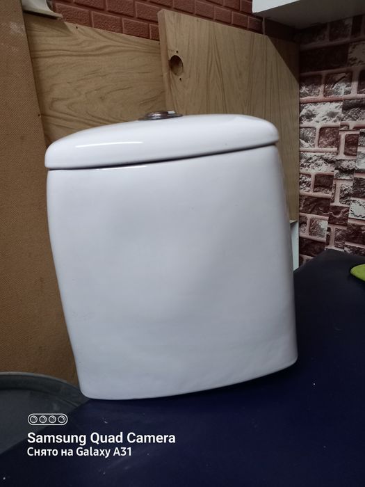 Продаю  бачок о  унитаза.