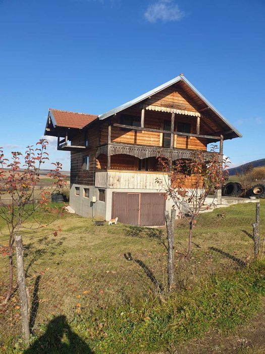 Vand casa din lemn in Petrestii de Jos, Cluj
