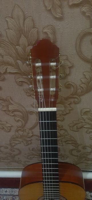 Gitara sotiladi narhidan otb beraman