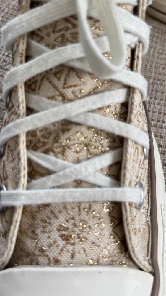 Скъпи златисти кецове Converse оригинал