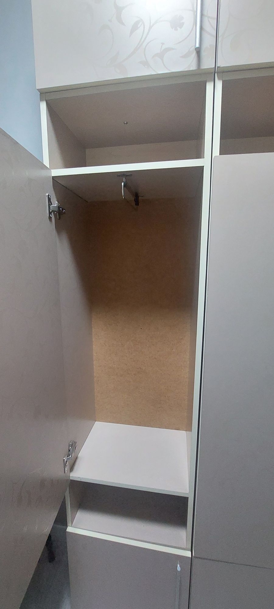 Продам шкаф в прихожую