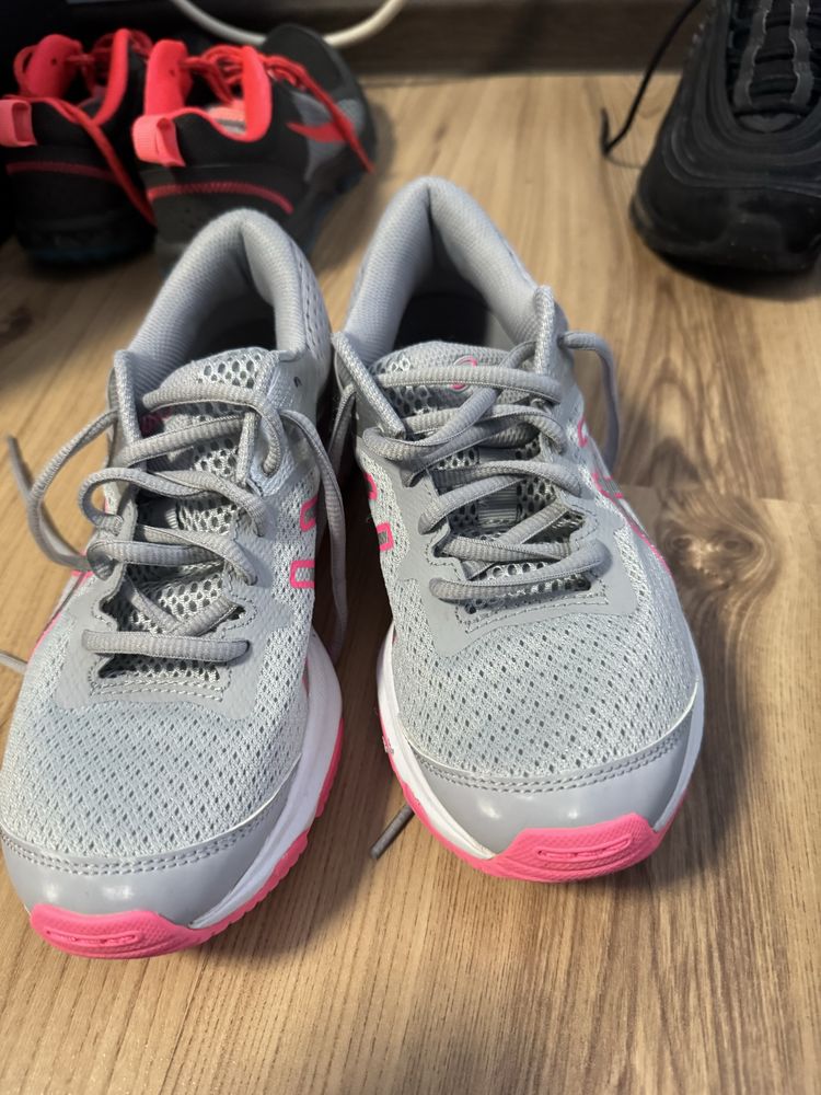 Продавам два чифта маратонки new balance и asics