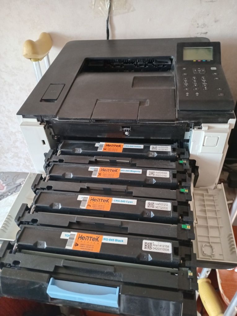 Продаю Принтер цветной Canon б/у.