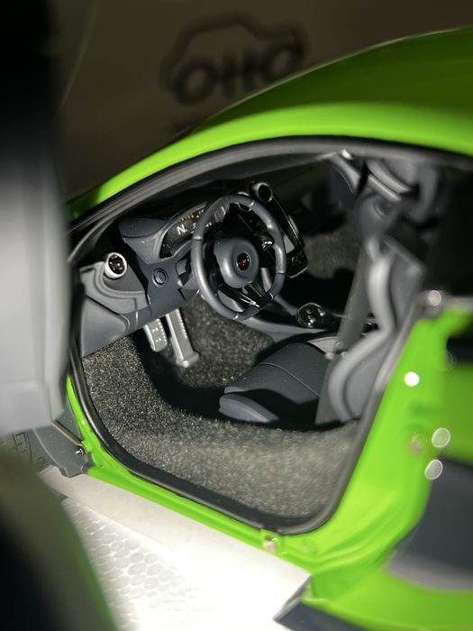 McLaren 570s  2016 mantis green AUTOart