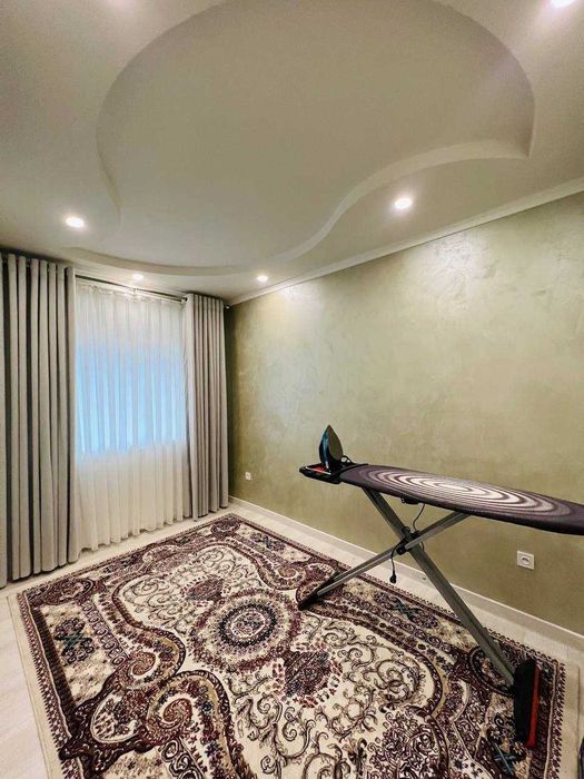 Продается Квартира Центр 
ОЙБЕК улица 3/3/4
ор-р ШохМедЦентр