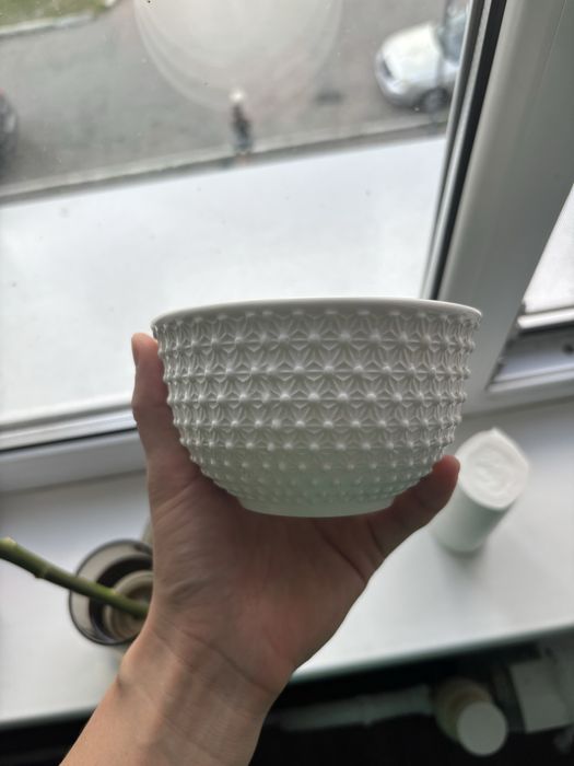 Керамическая кесе с красивым рельефным узором, диаметр 11 см