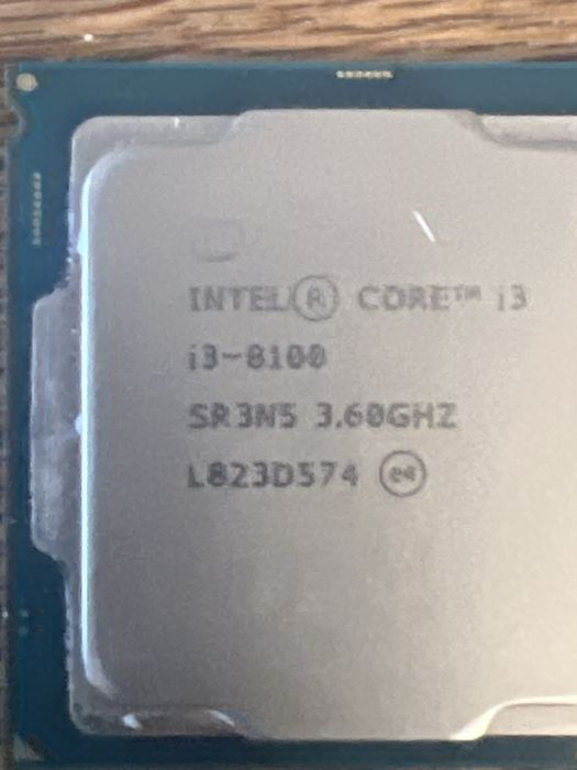Procesor i3 8100