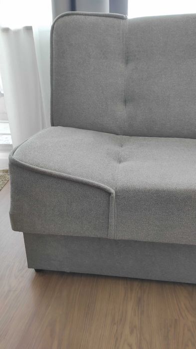 Разтегателен диван без следи от употреба