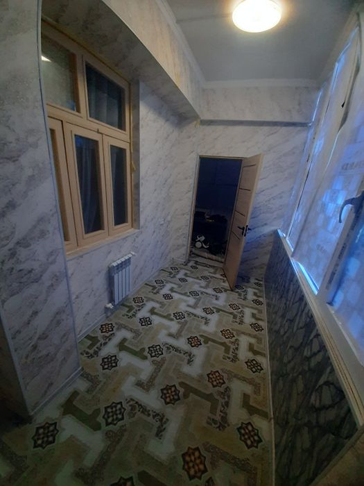 Хон сарой домидан, 1 хона квартира, 2 хона килинган, сотилади.