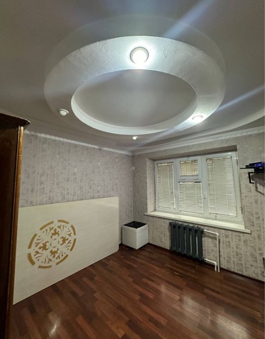 Срочно продаётся квартира Метро Мирзо Улугбек 9-квартиил кирпич 2/6 ба