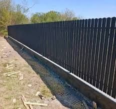 Construim la comanda dvs. garduri si porti din:
- panouri stil jaluzea