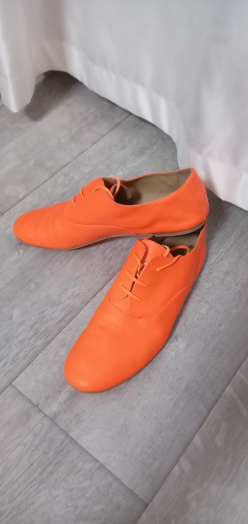 Продам мокасины женские