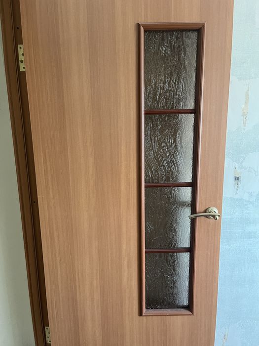 Продам межкомнатные двери, 80 см и 70 см, в хорошем сост.  цвет ольха.