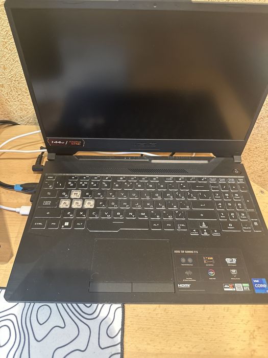 продам игровой ноутбук, полностью в порядке, работает на ура