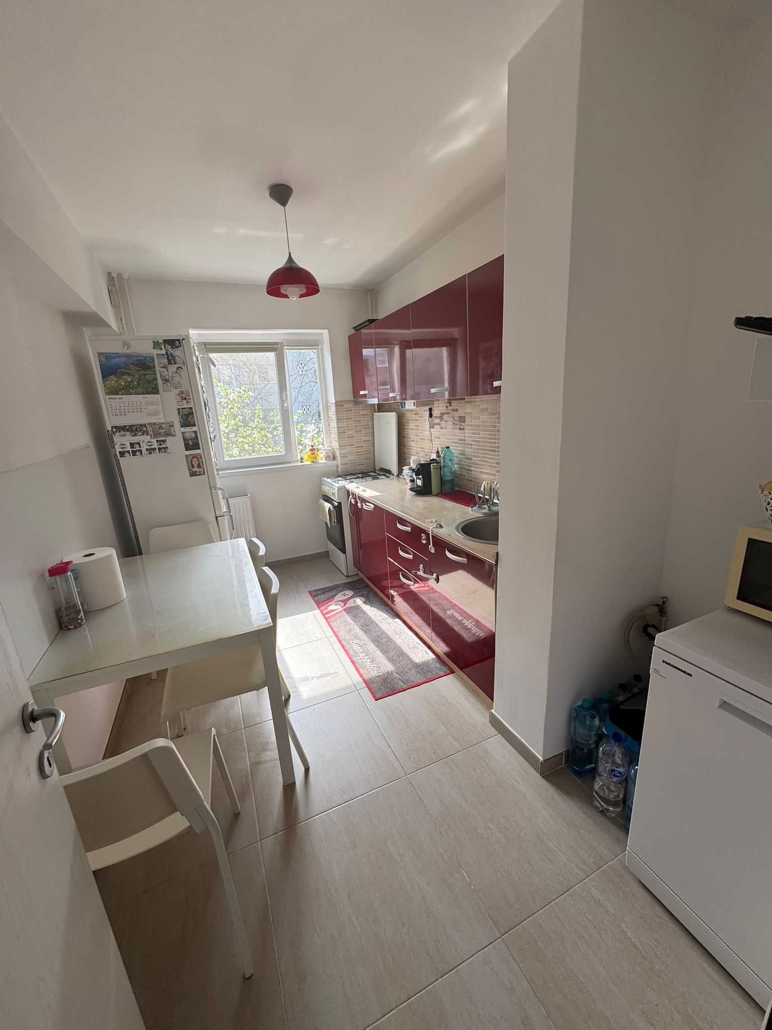 Vând ap 2 camere, decomandat, comfort 1, mobilat și utilat.