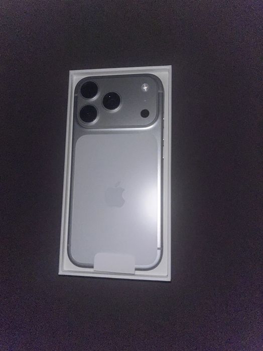 iPhone 17 pro 256 gb silver