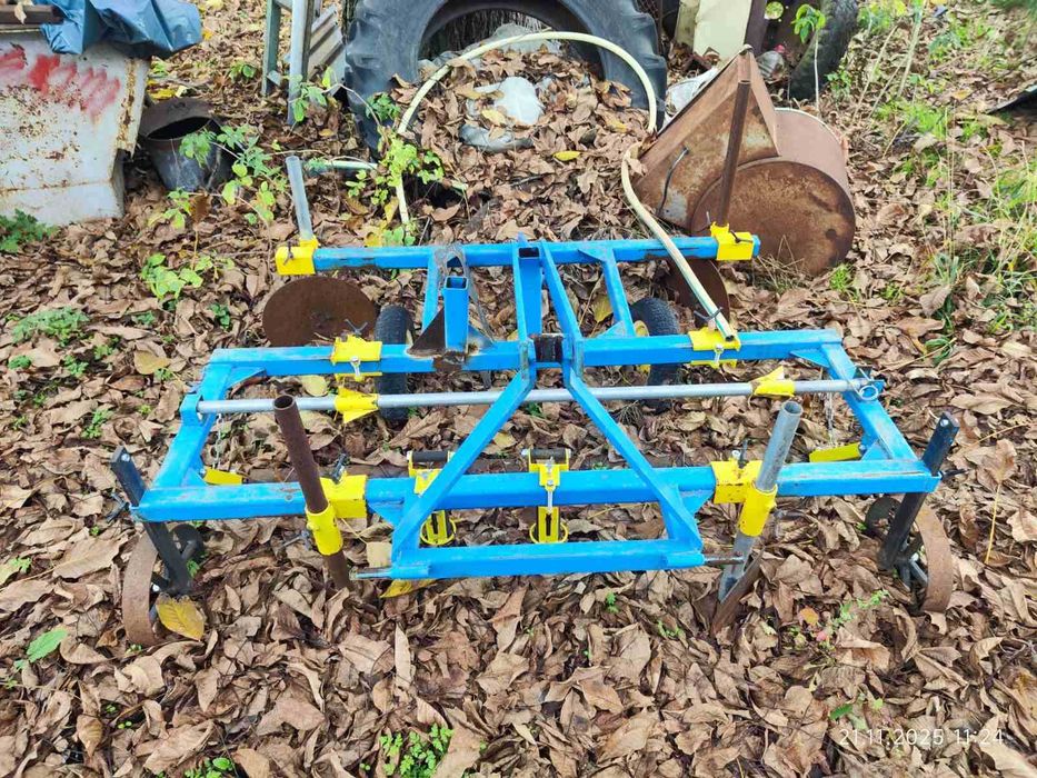 Машина за полагане на мулчиращо фолио