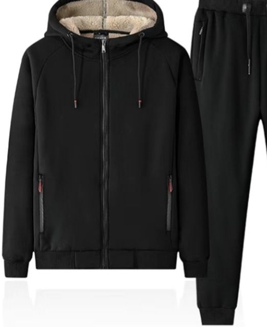 Продам спортивный костюм