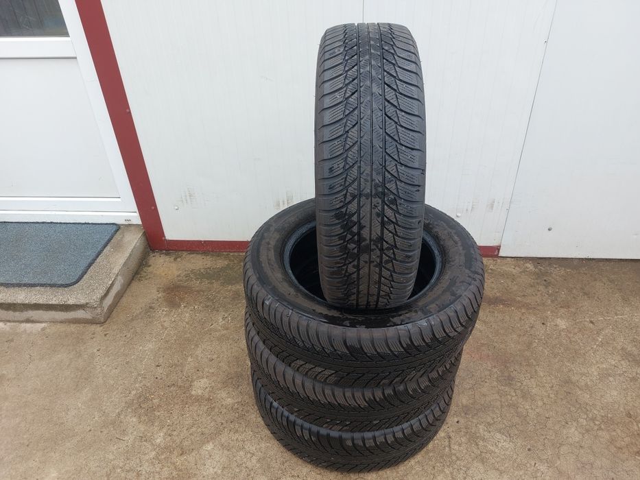 125 lei bucata! Set anvelope M+S/IARNA 215 65 17 Bridgestone