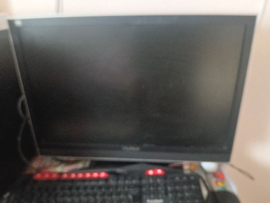 Vând calculator complect monitor,tastatura cu maus,și unitate