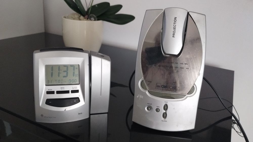 ceas cu radio cu data